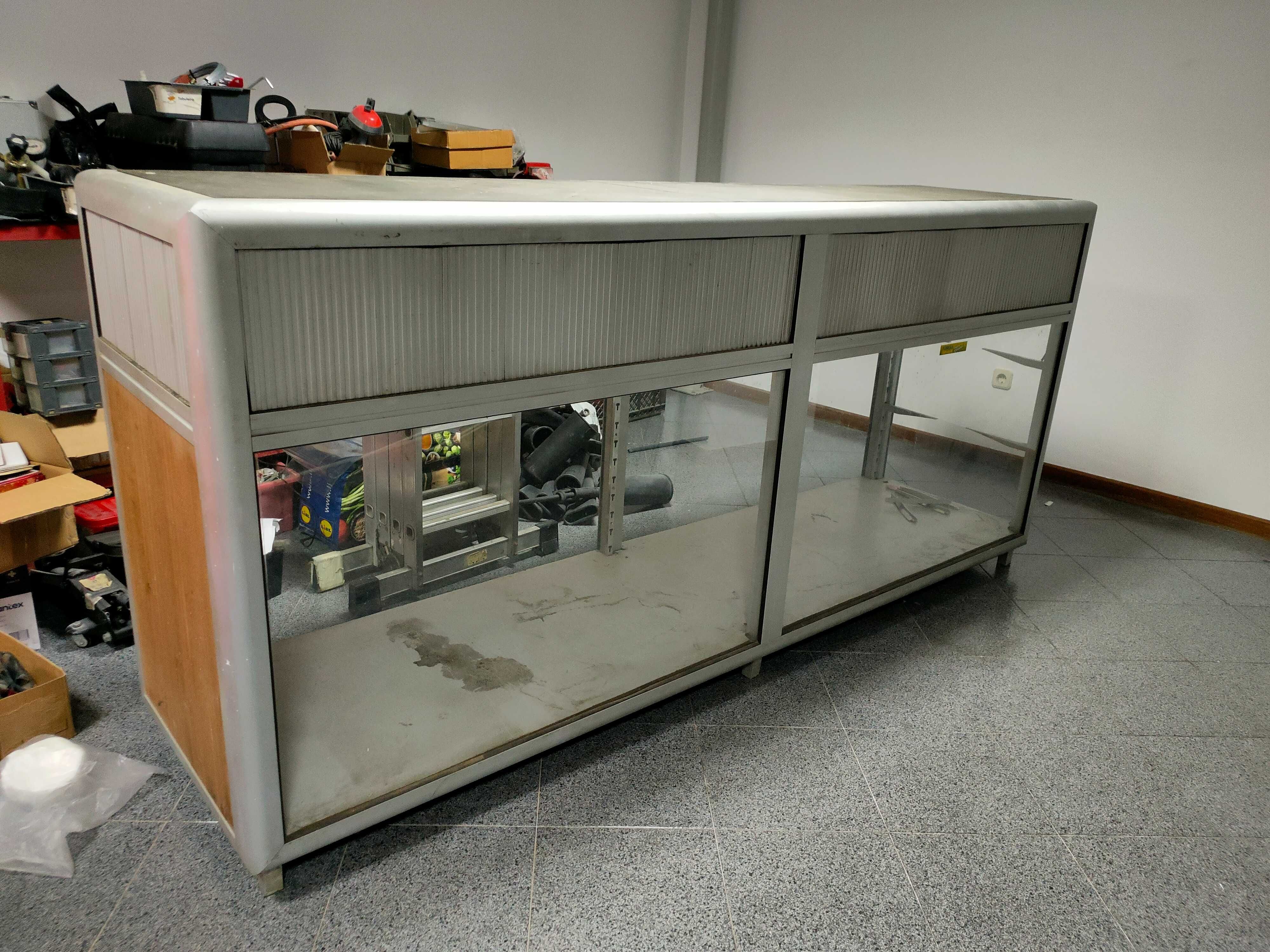 Balcão vitrine alumínio