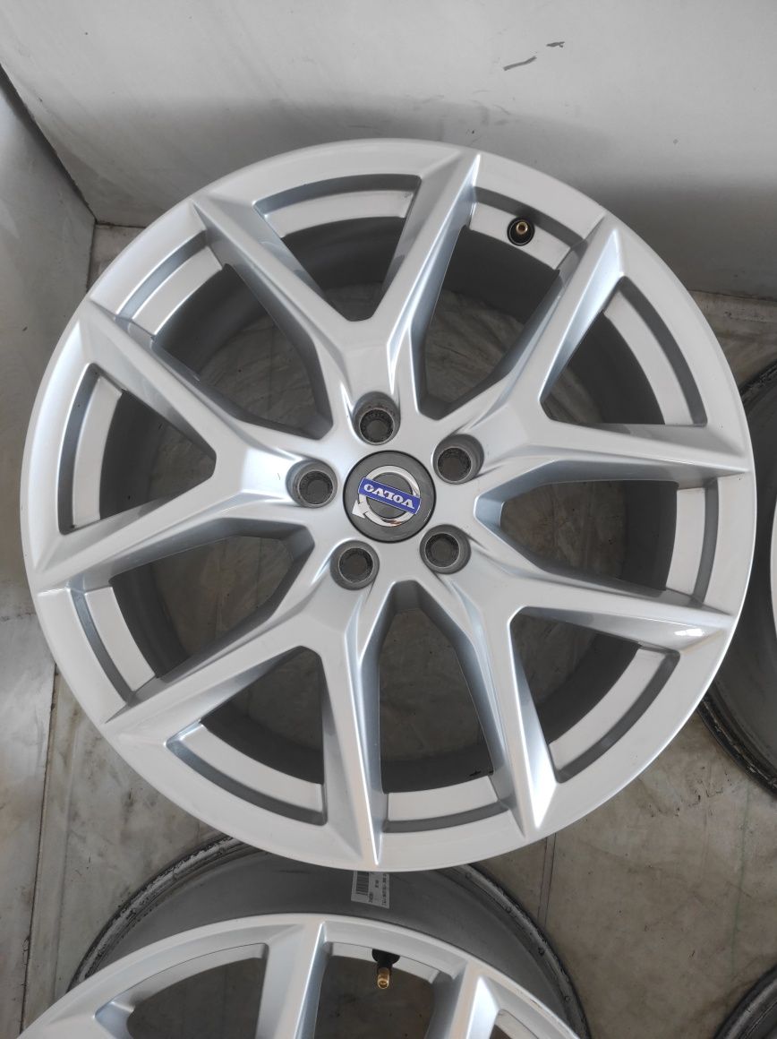 266 Felgi aluminiowe ORYGINAŁ VOLVO R 18 5x108 otwór 63,3 Bardzo Ładne