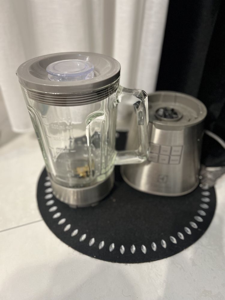 Blender kielichowy ELECTROLUX ESB 7300S