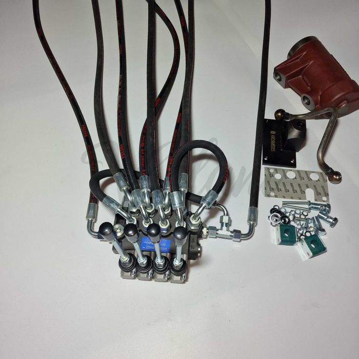 Rozdzielacz 4 Sekcyjny Ursus C-360 Zewnętrzny Do Wywrotu Cylinder