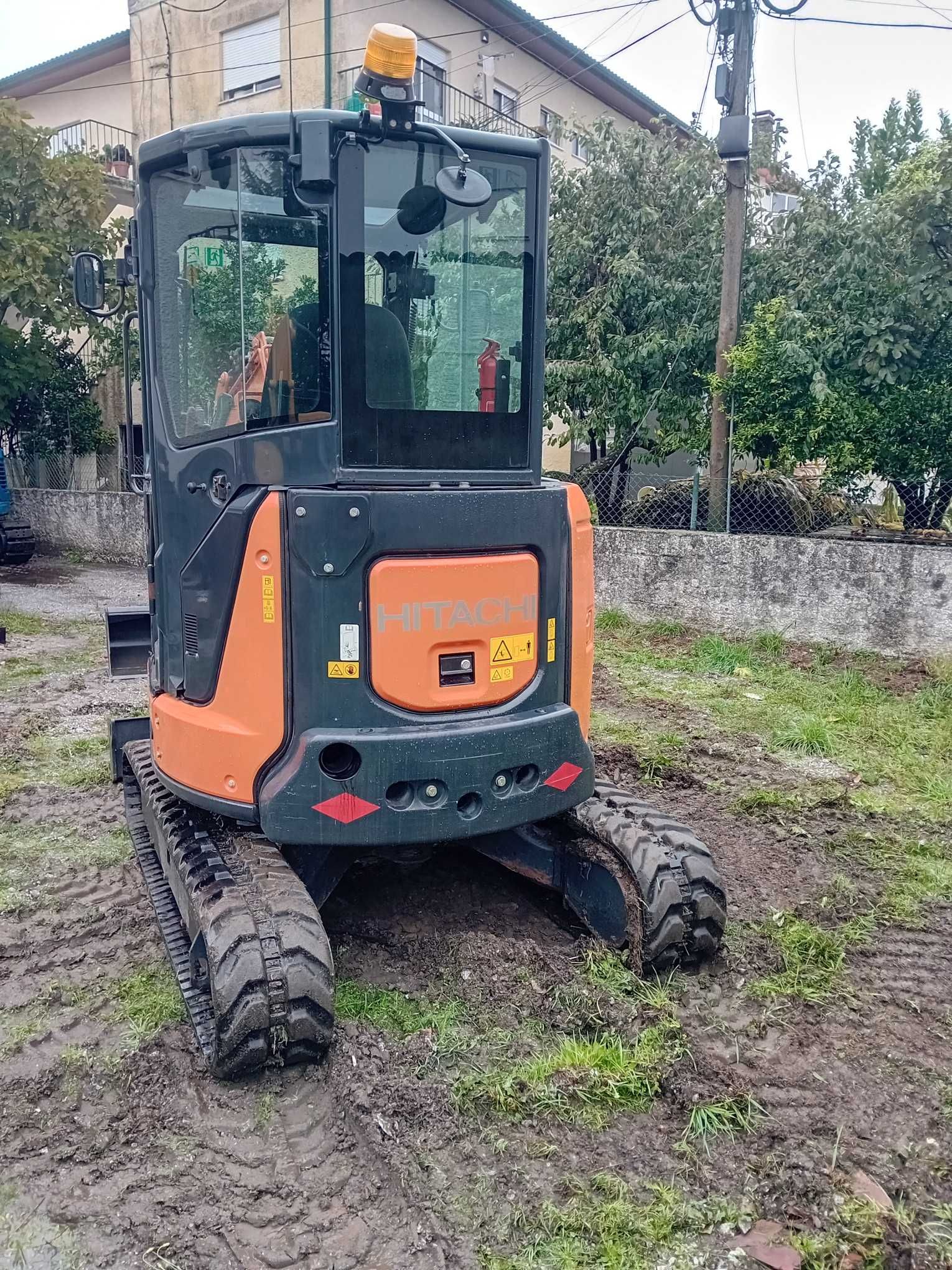 Mini Giratória / Mini Escavadora Hitachi ZX33U