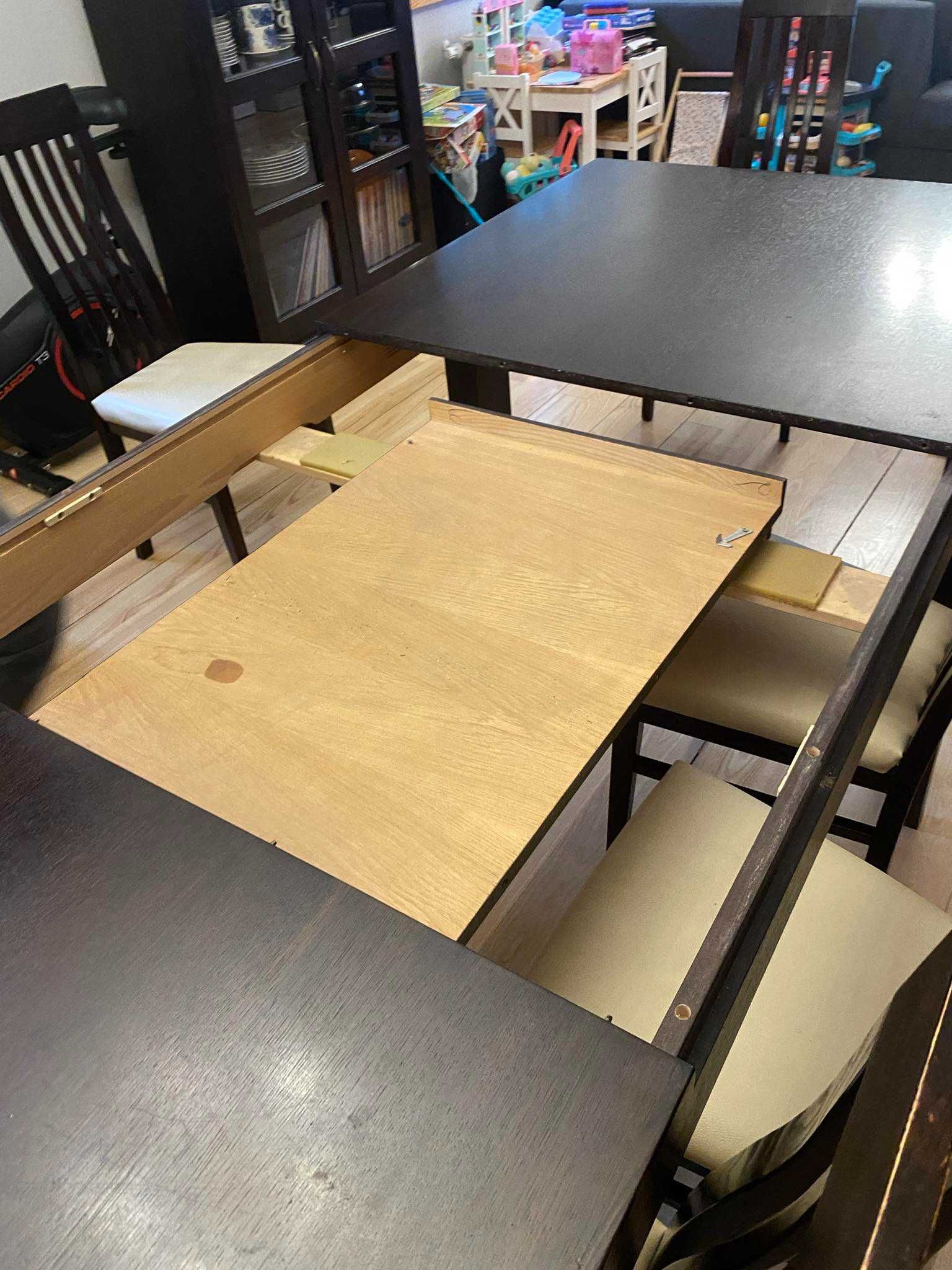 Drewniany rozkładany stół z 8 krzesłami komplet w super stanie