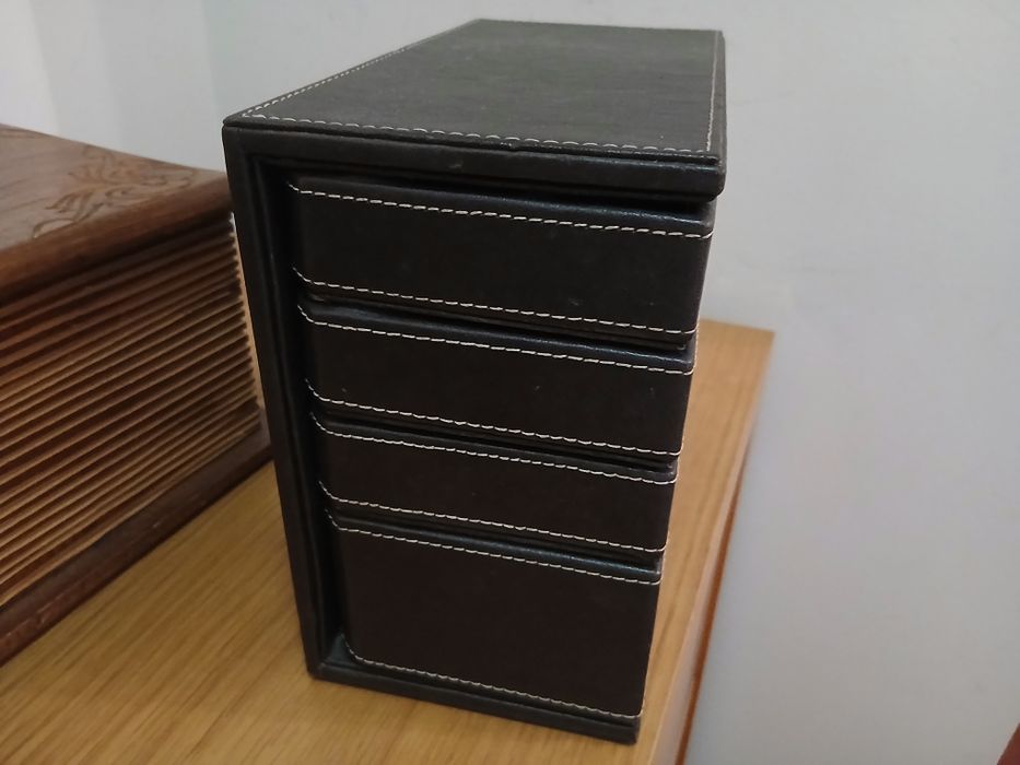 Guarda joias impecável