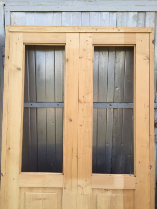 Міжкімнатні дерев'яні двері.