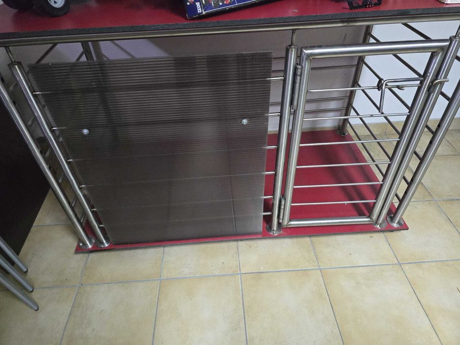 Casota media para cão preparada para o interior em inox e madeira
