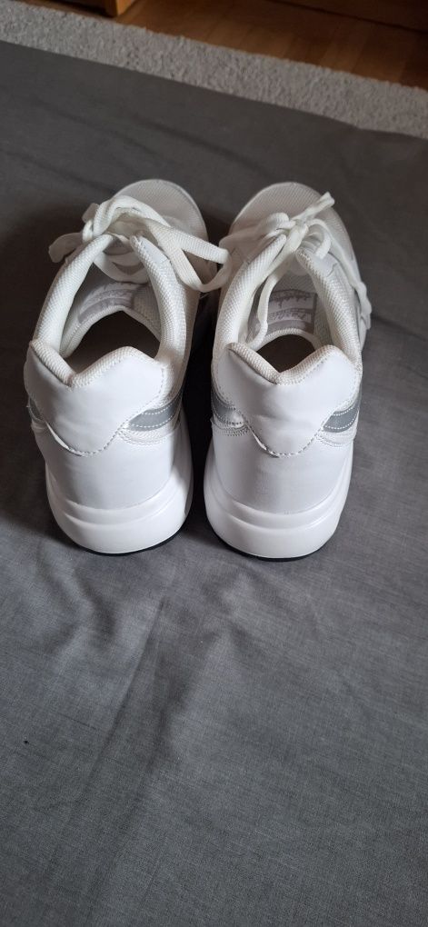 Adidasy białe na koturnie