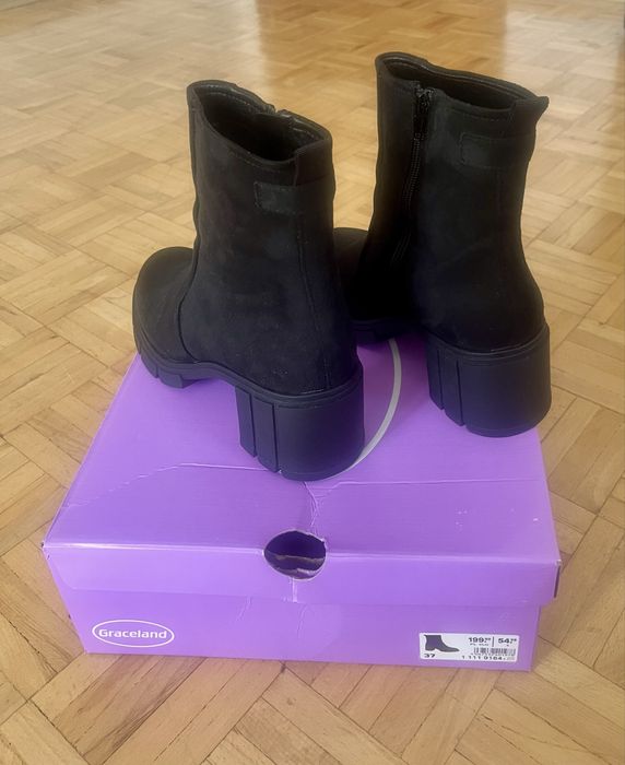 Czarne zamszowe botki rozmiar 37