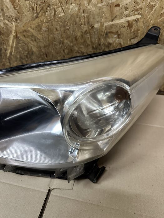 Передня ліва фара Toyota Urban Cruiser Ist Тойота Урбан Крузер 09-14