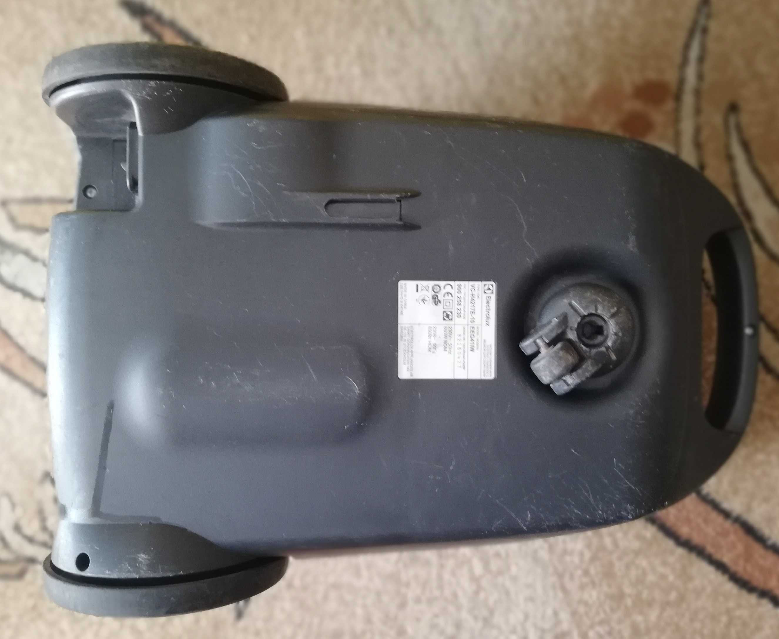 odkurzacz Electrolux Easygo EEG41IW na części