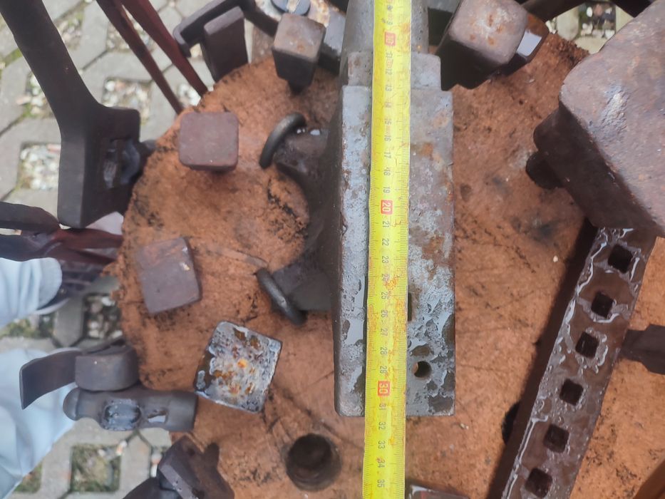 Sprzedam zgrabne kowadło 15kg