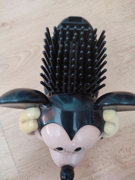 Myszka Miki na długopisy, jezyk