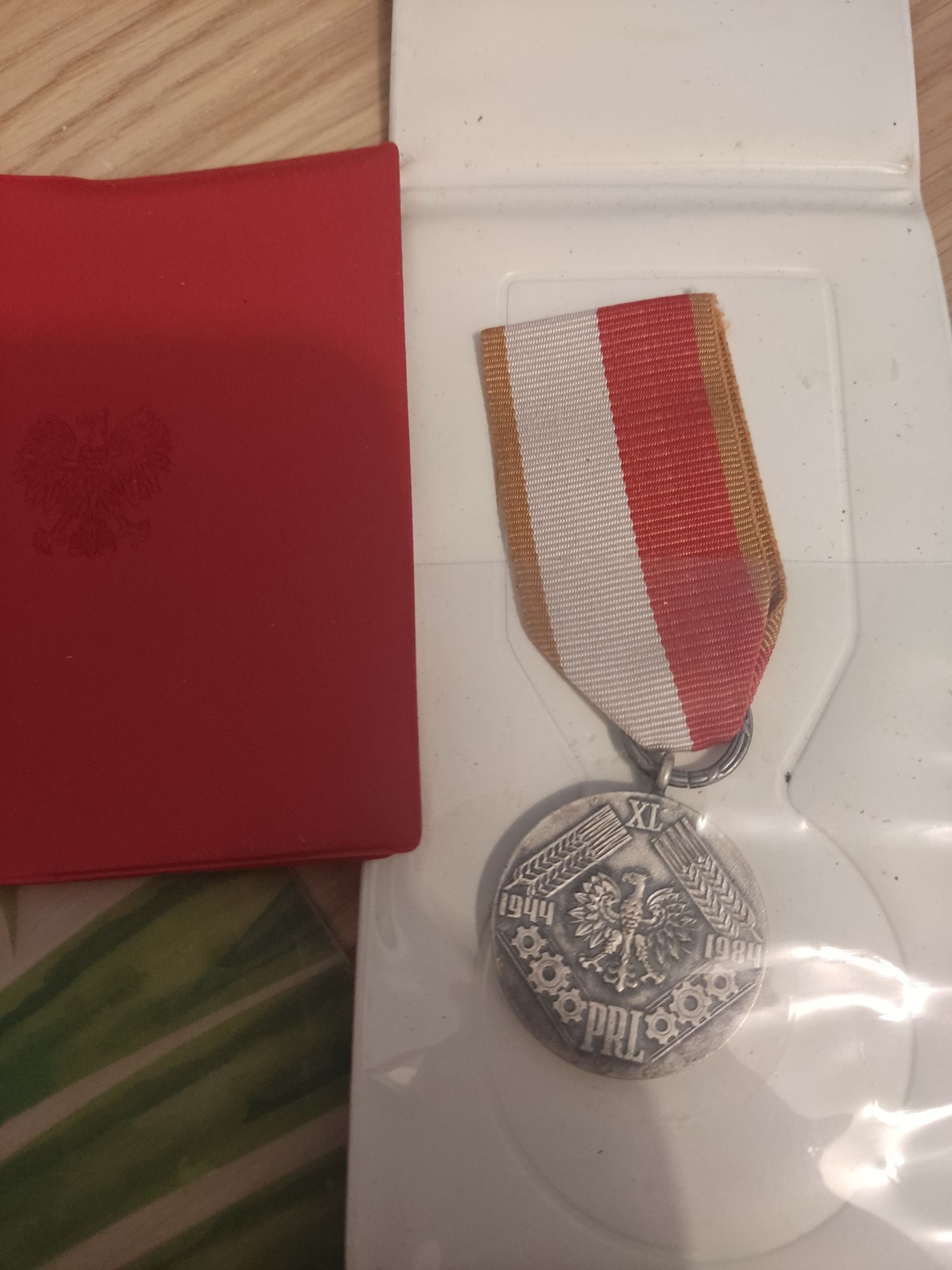 Medal 40-lecia Polski Ludowej został ustanowiony w 1984roku