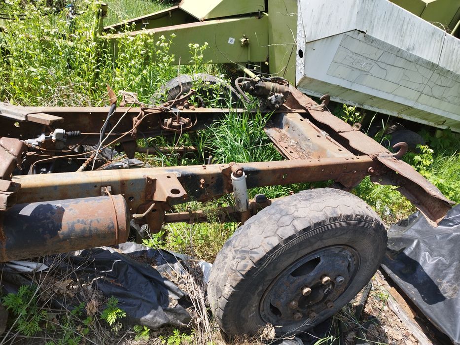 ЗІЛ розборка 4502 по запчастинам або все разом газ 3307 є лобове скло