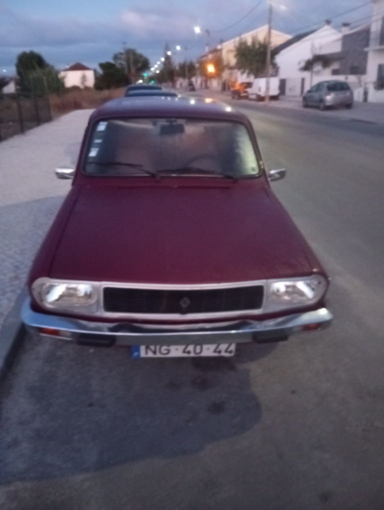Renault 12 GTL 1983 usado a necessitar de mimos