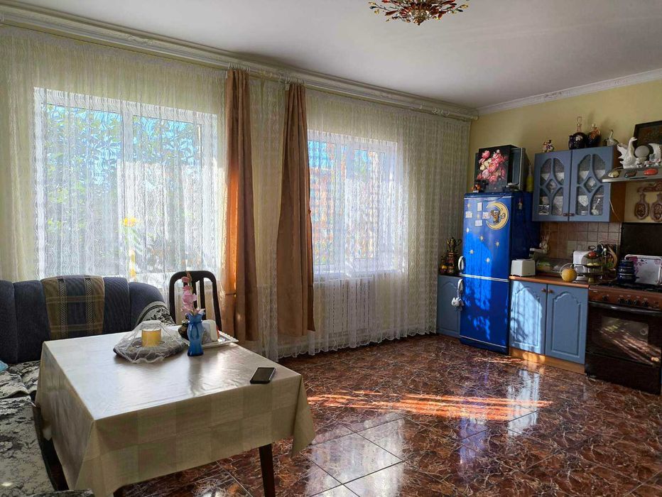 село Дачное, добротный дом 2 эт, 10 сот.  Рядом Нерубайское.