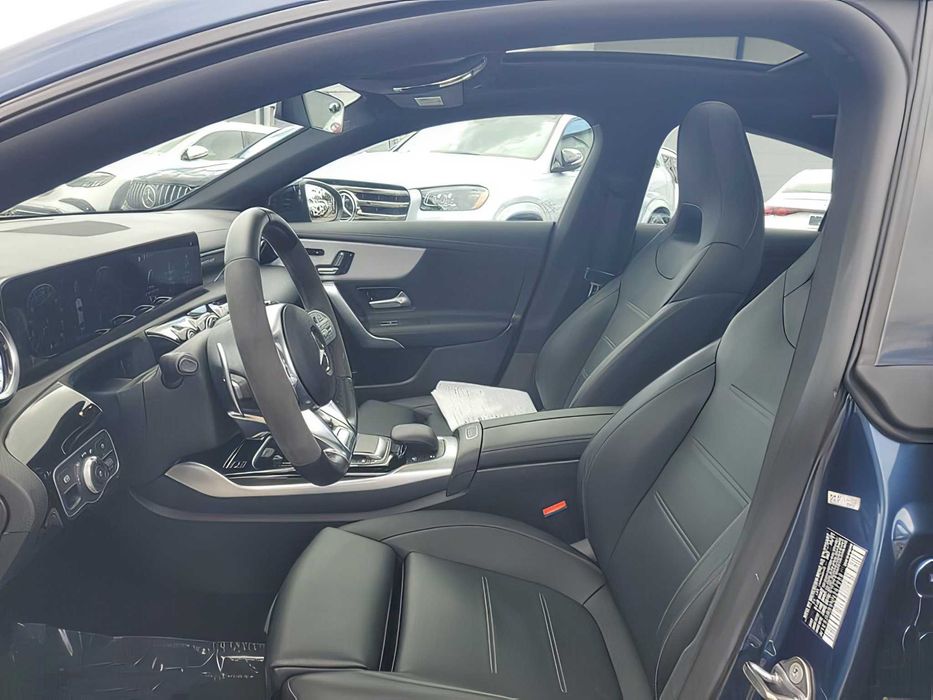 Mercedes-Benz CLA      2022