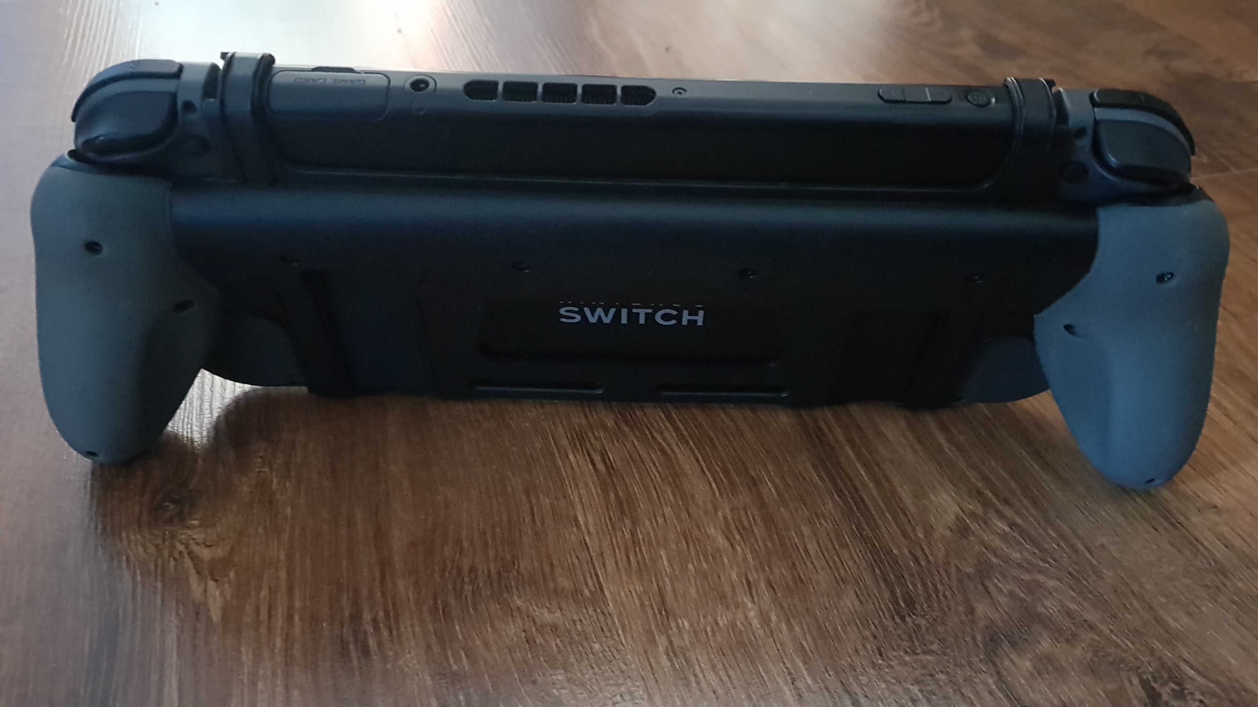 Nintendo Switch + grip