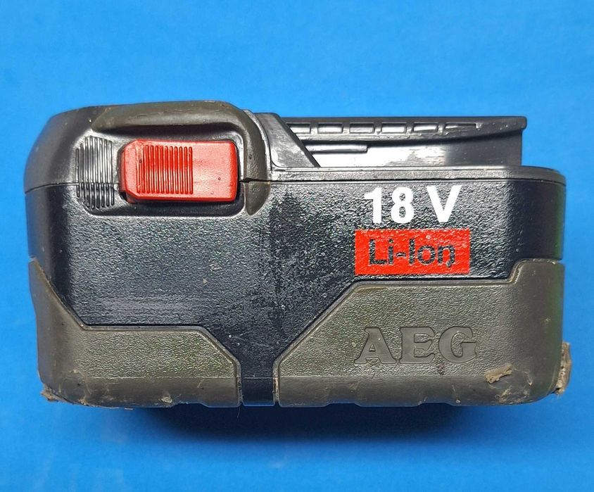 Carregador e Bateria de Aparafusadora AEG