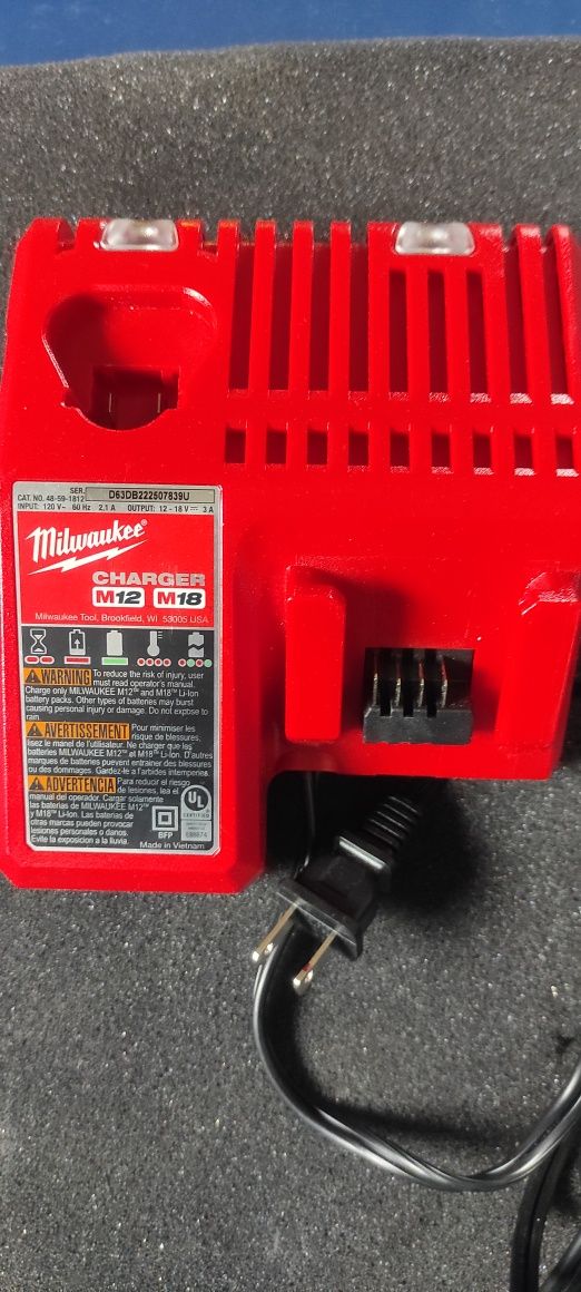 Milwaukee M12 M18 ładowarka 12v / 18v