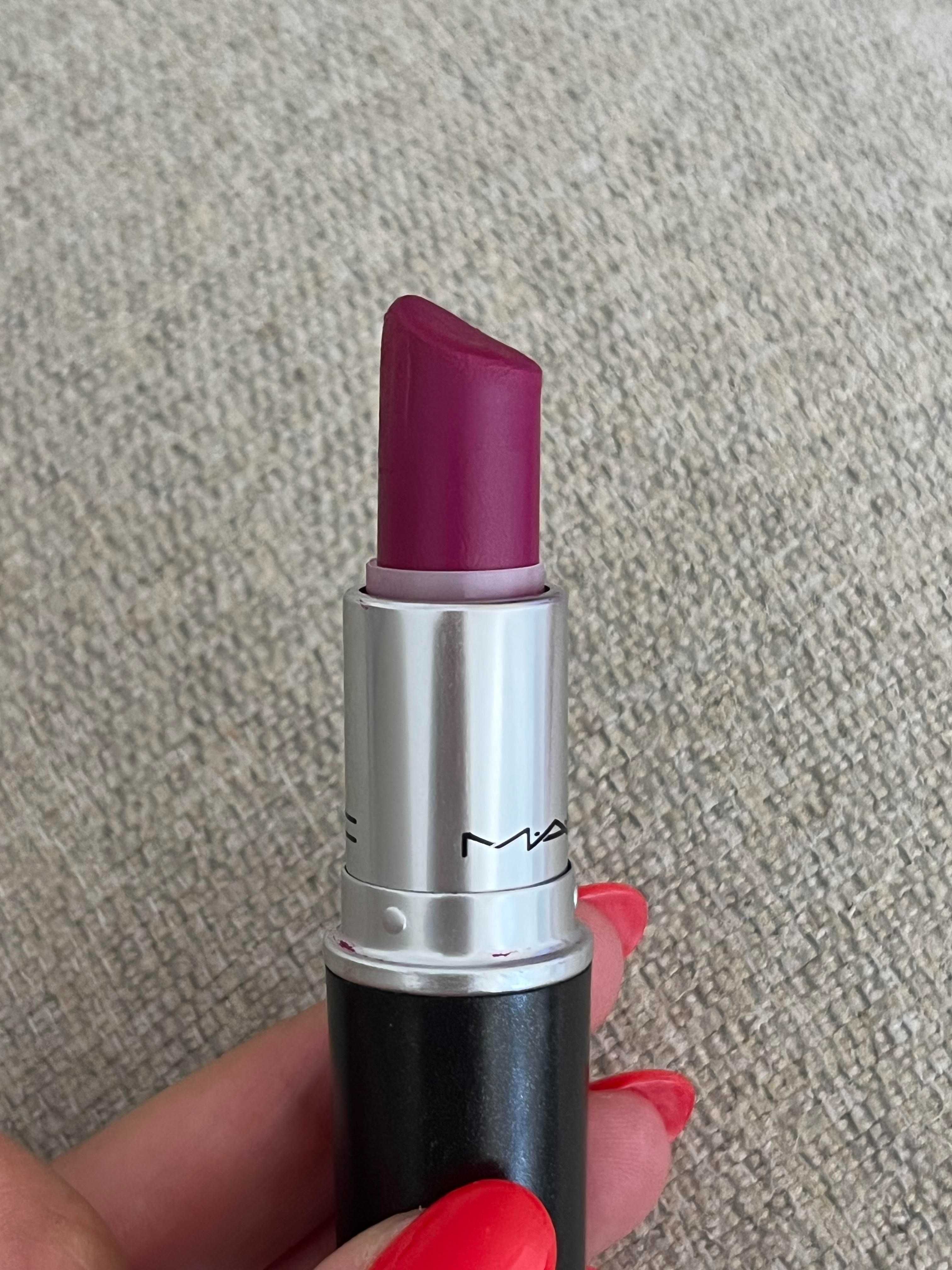Batom "Flat Out Fabulous" MAC