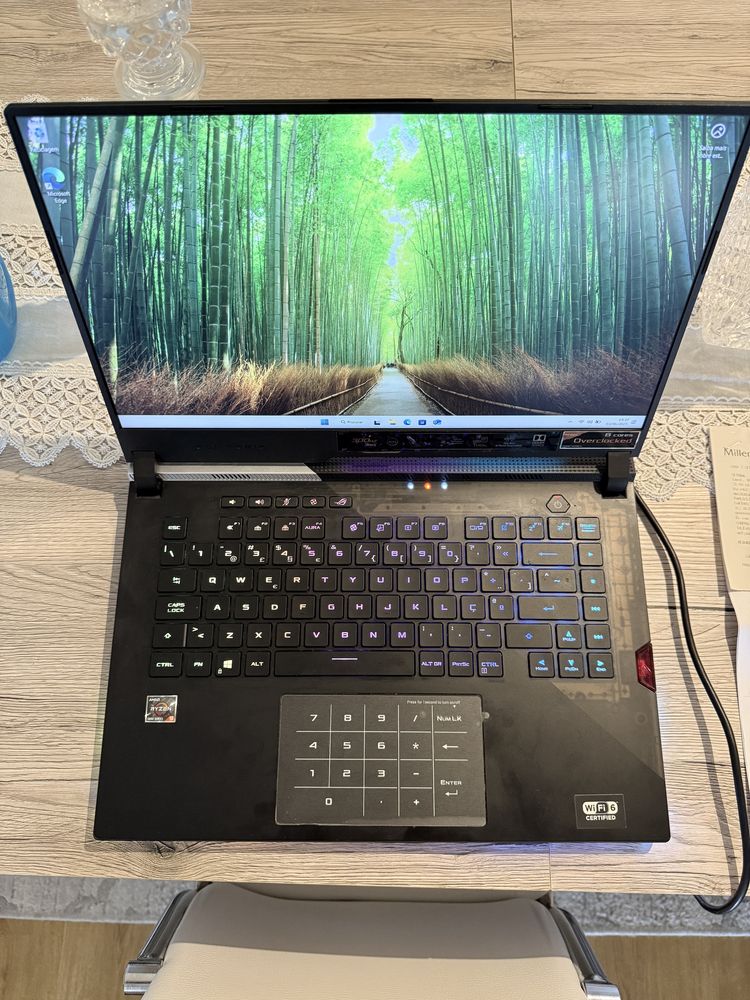 Asus Rog strix 15.6 G533QS RTX 3080 / Ryzen 9 5900HX / 300hz
