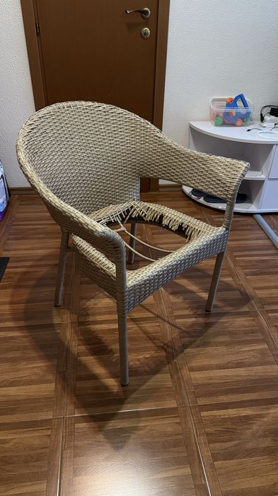 Плетене крісло під ремонт