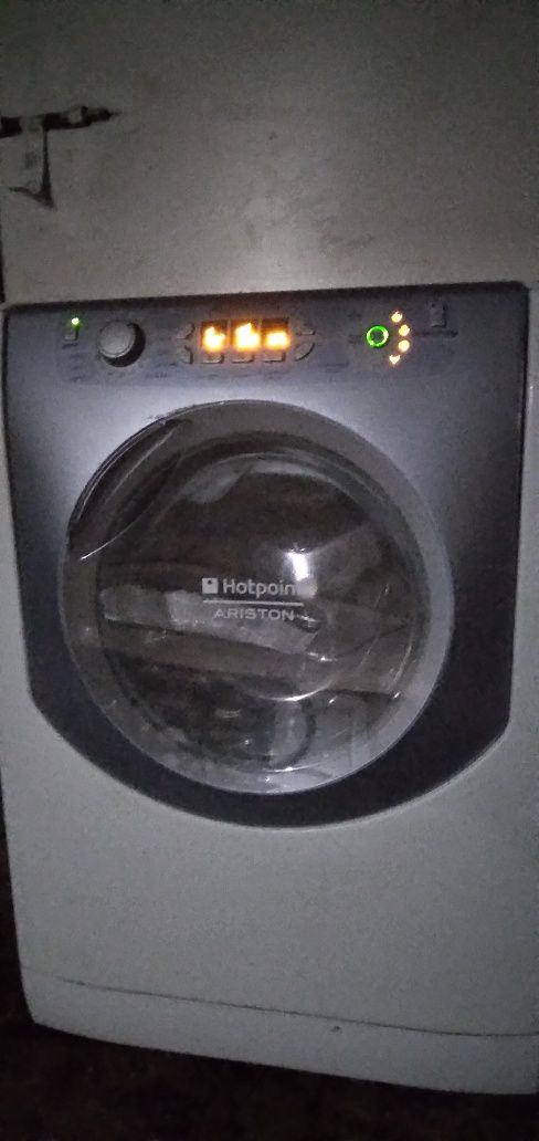 Пральна машинка Hotpoint Ariston 7кг