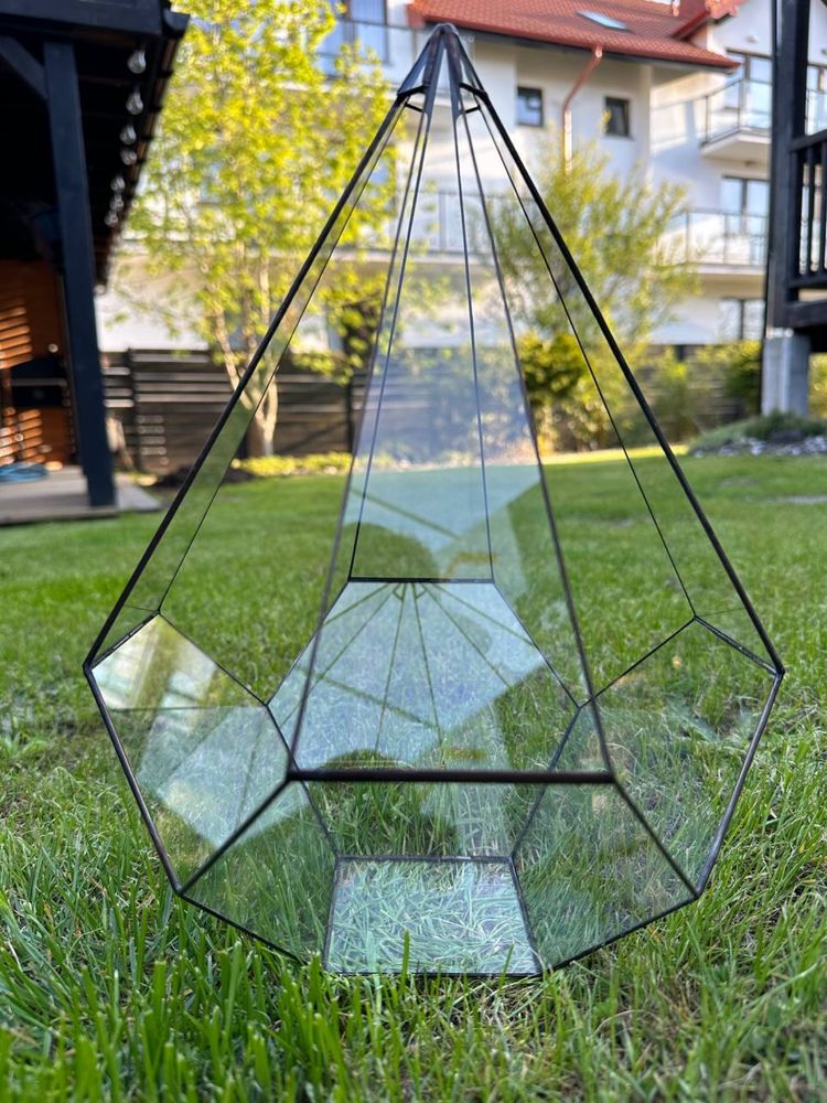 Piękne szklane terrarium geometryczne