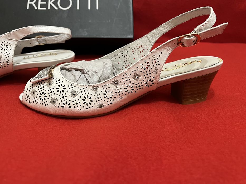 Продам кожанные босоножки rekotti белые женские