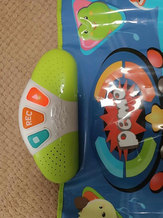 Mata grająca dla dzieci firmy