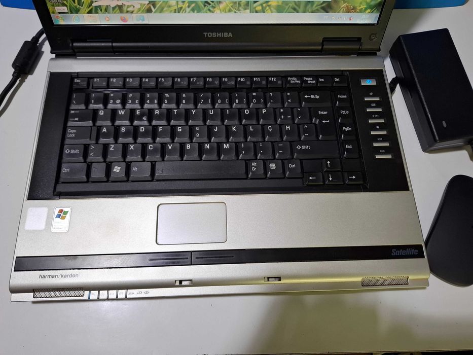 Toshiba M70 intel windows HDD160gb