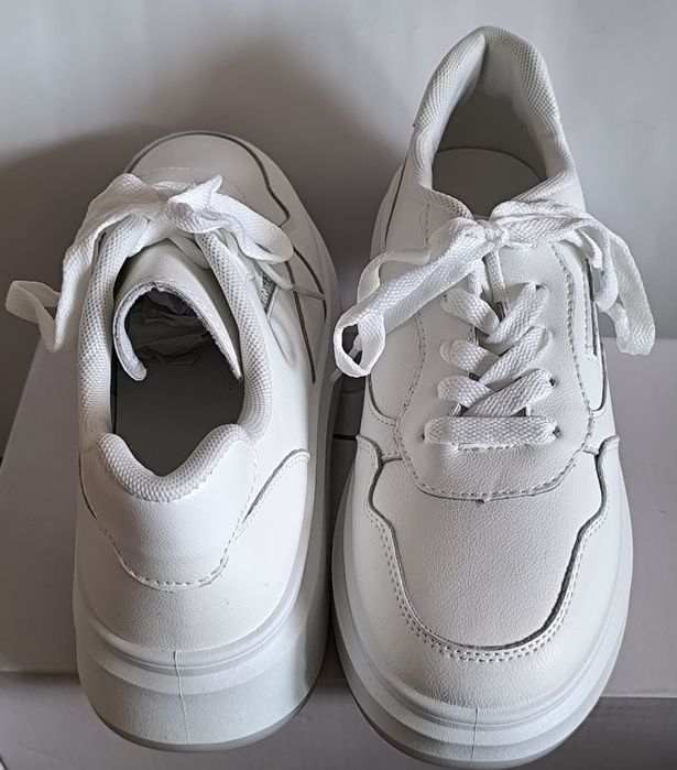 Кросівки білі жіночі шкіряні