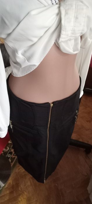 Блуза та спідниця біла та чорна