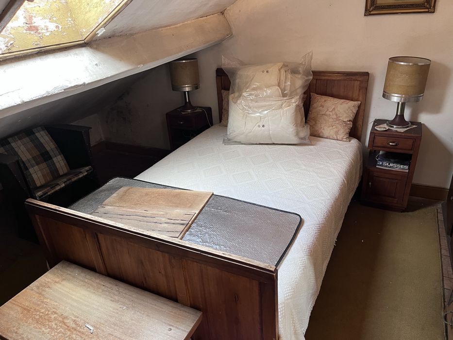 Cama e roupeiro