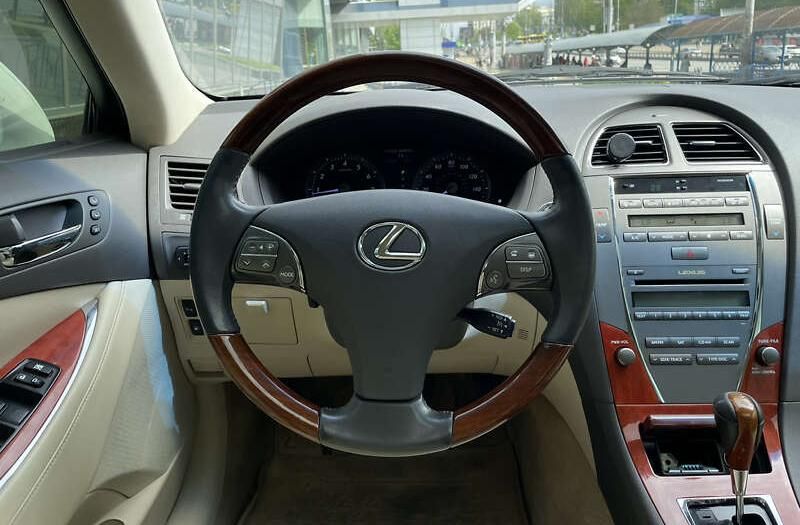 Lexus ES 2012 року