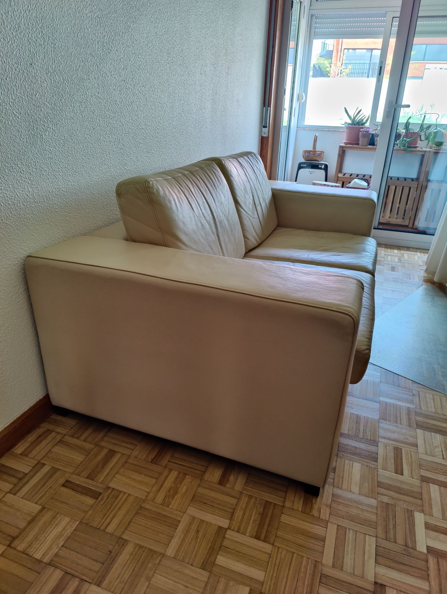 Sofá beje 2 lugares