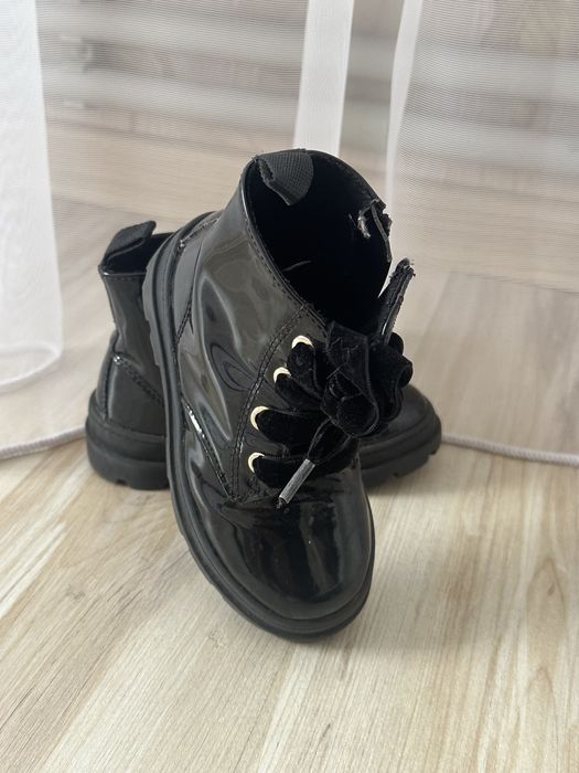 Черевики лаковані для дівчинки