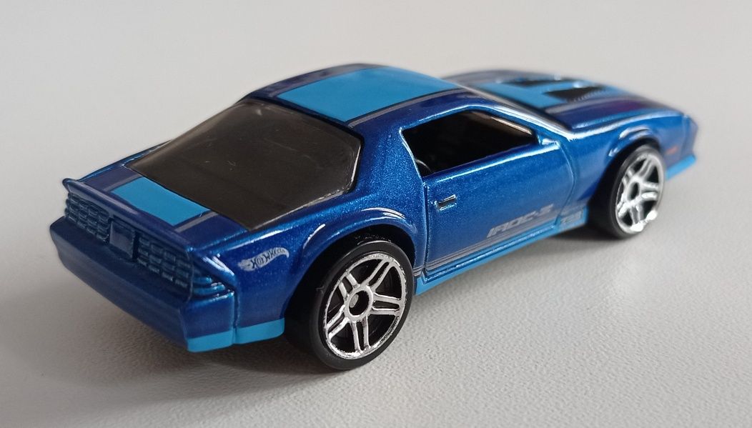 Hot Wheels '85 Chevrolet Camaro IROC-Z