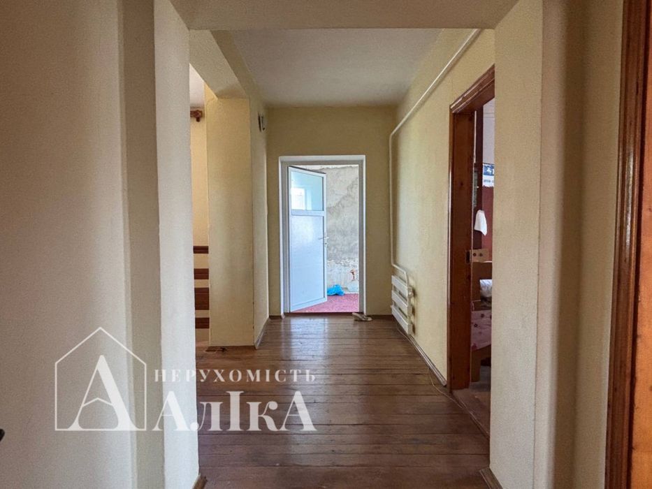 Продам 2-поверховий будинок в хорошій локації