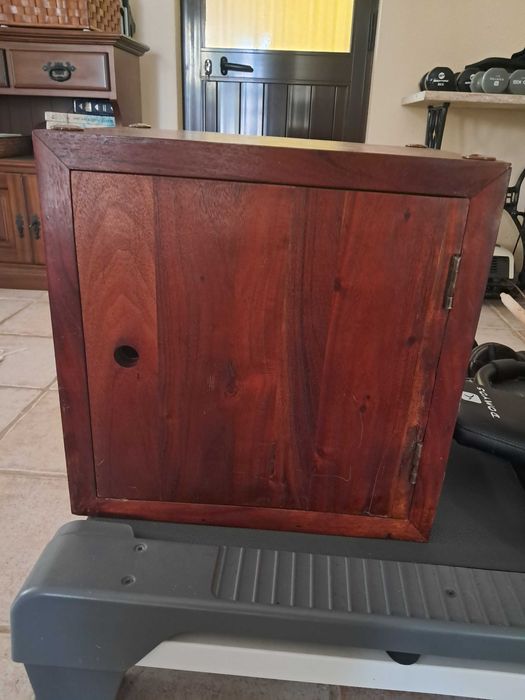 Mesa tipo Cubo de madeira