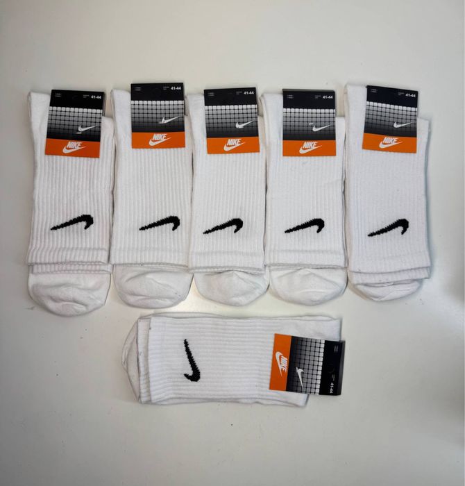 Nike Wysokie Biale skarpety