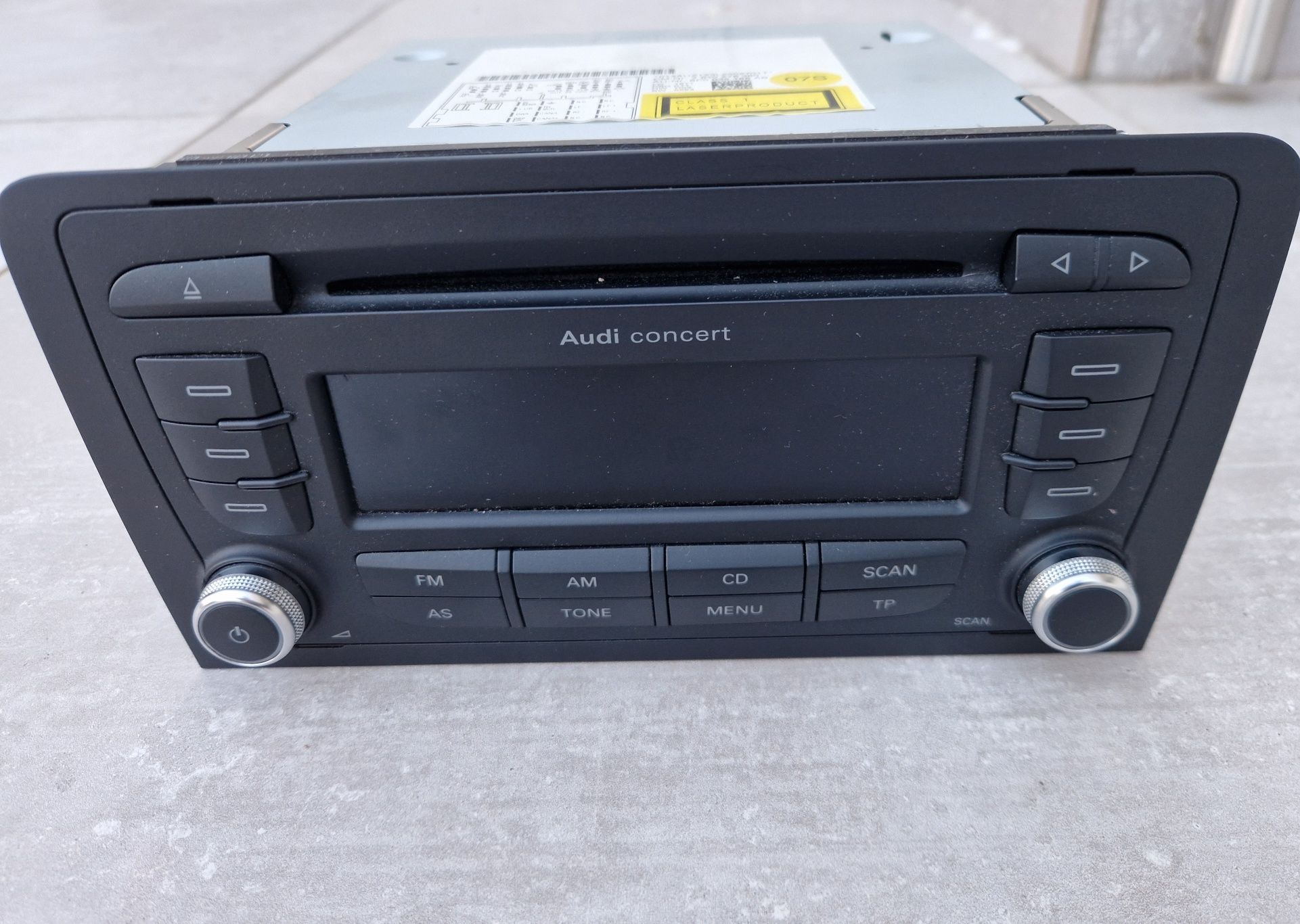 Rádio Audi A3 8P Concert

Rádio como novo, totalmente funcional e este