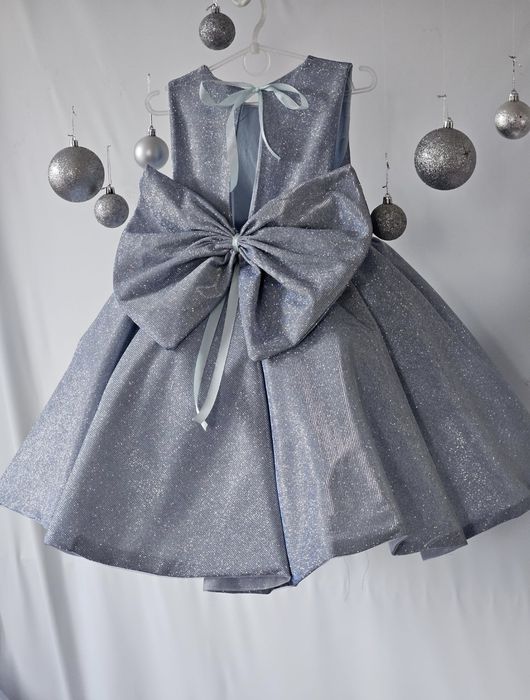 Нарядное платье на девочку 5-6 лет