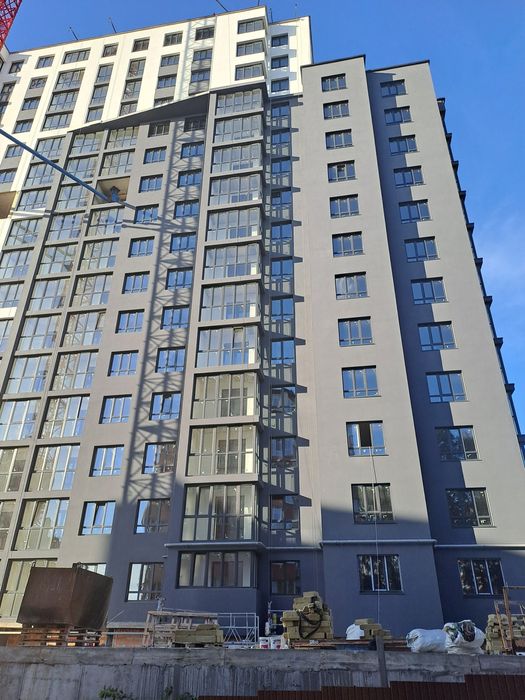 Продаж 2к квартири 61 кв. м на вул. Полковника Данила Нечая