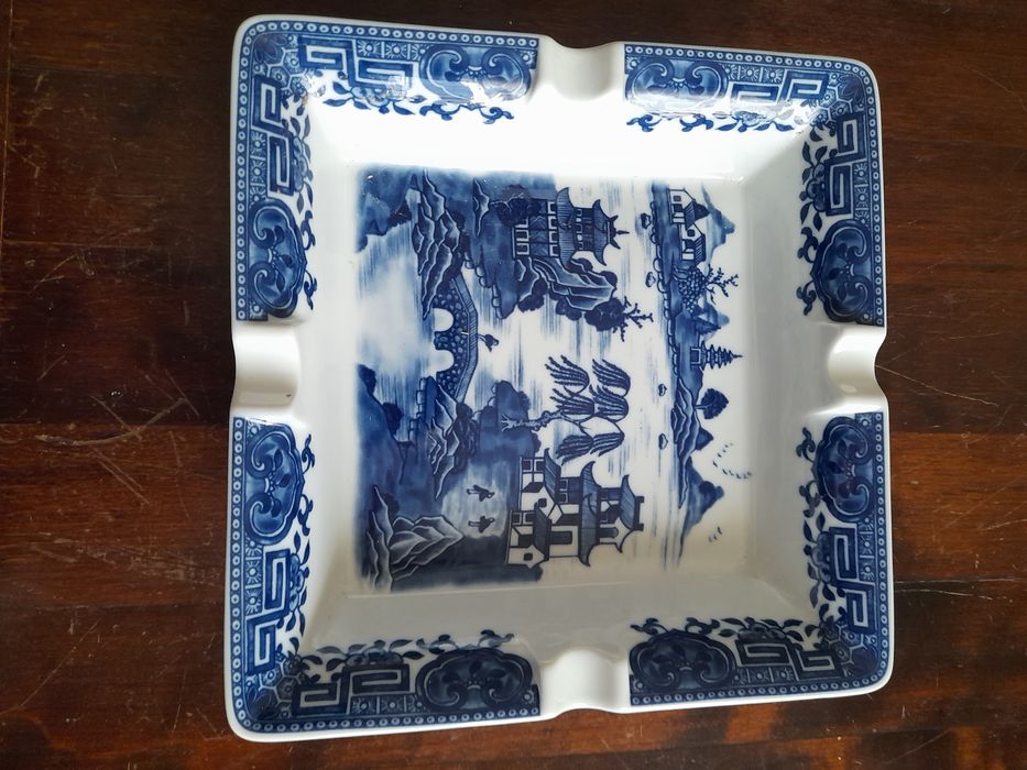 Cinzeiro de porcelana chinesa