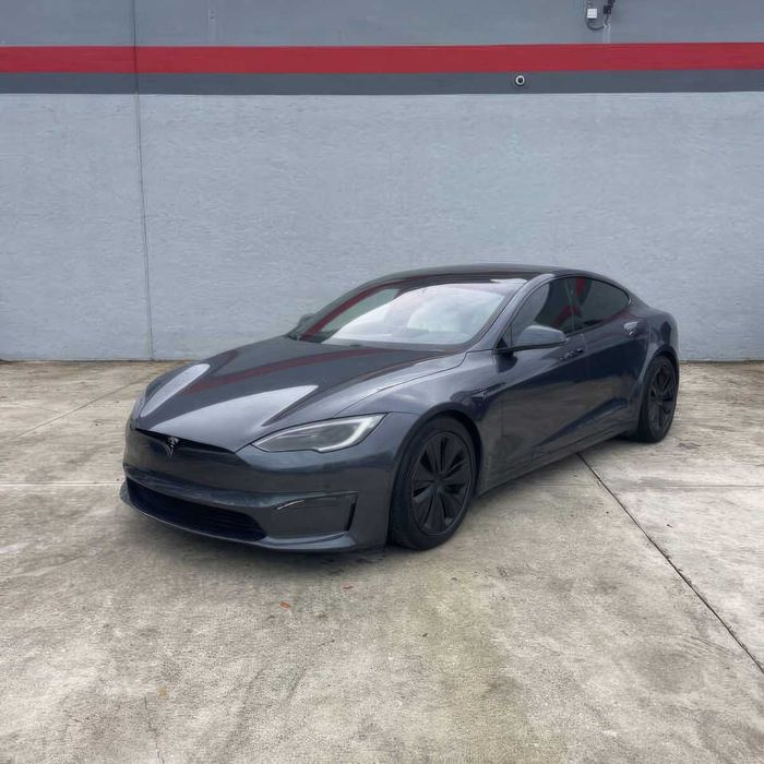 Tesla Model S      2022