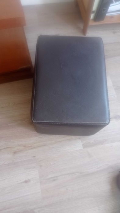 Mesa de centro com dois bancos