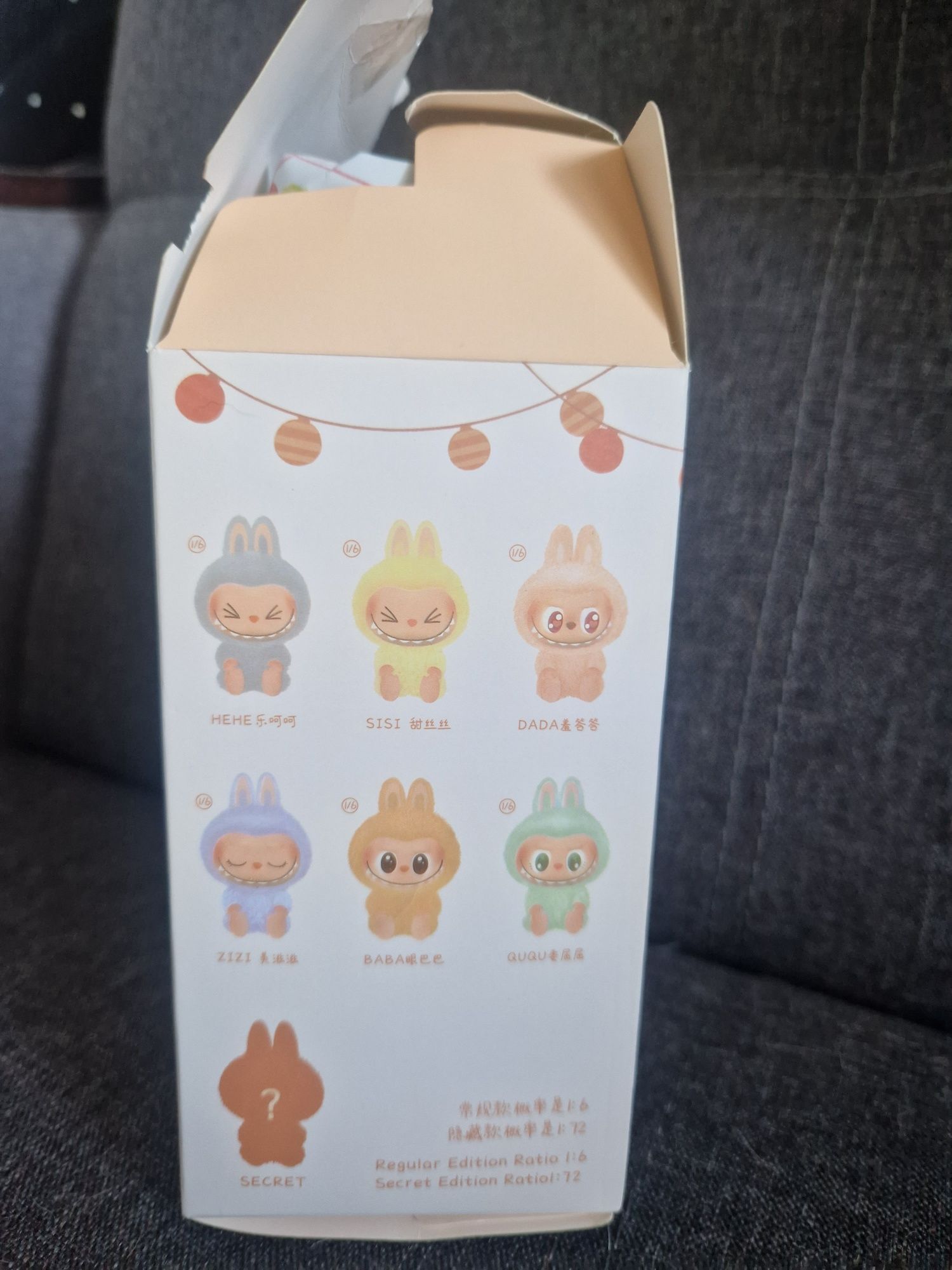 Labubu siedzący fioletowy liliowy