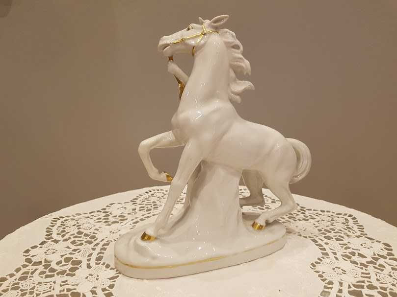 Figurka "Mężczyzna i koń", porcelana Carl Scheidig Gräfenthal.