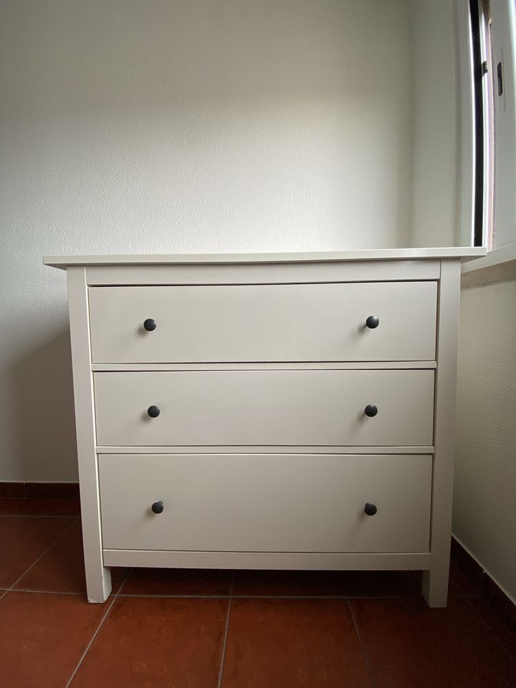 HEMNES
Cómoda c/3 gavetas, velatura branca, 108x96 cm